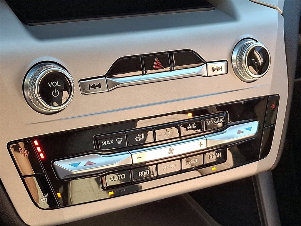 Certified 2022 Ford Explorer XLT w/ Equipment Group 202A image 16