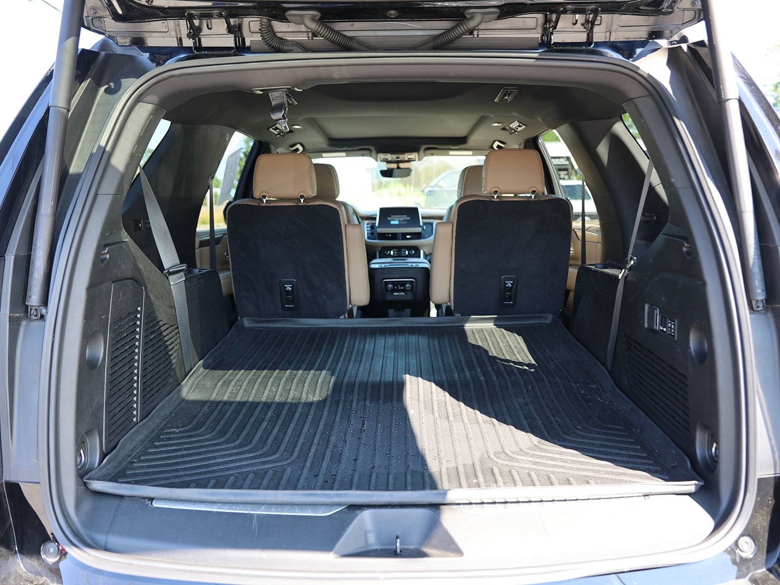 Used 2024 Chevrolet Tahoe Premier AWD/4WD image 13