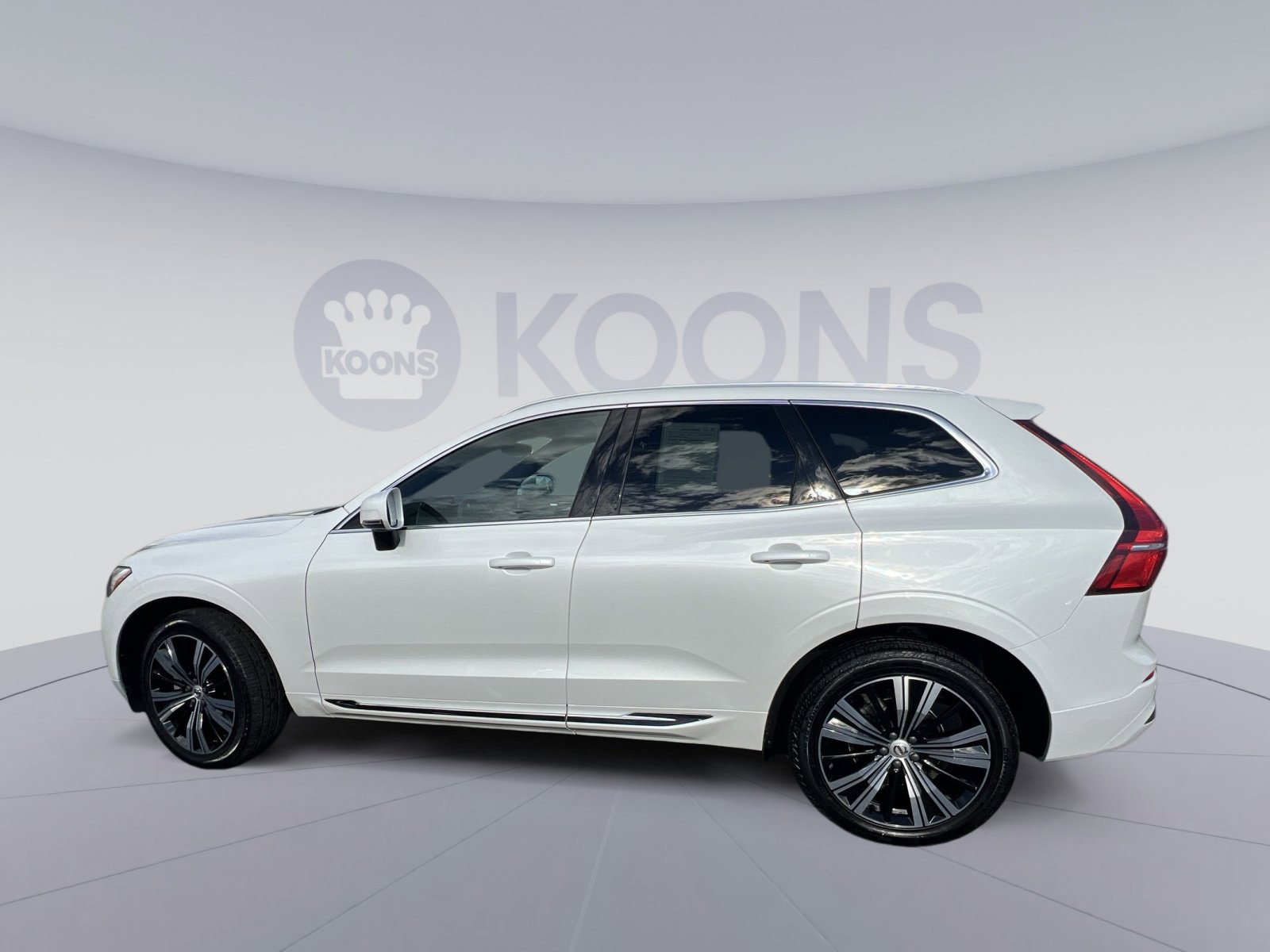 Used 2022 Volvo XC60 B5 Inscription w/ Climate Package image 2