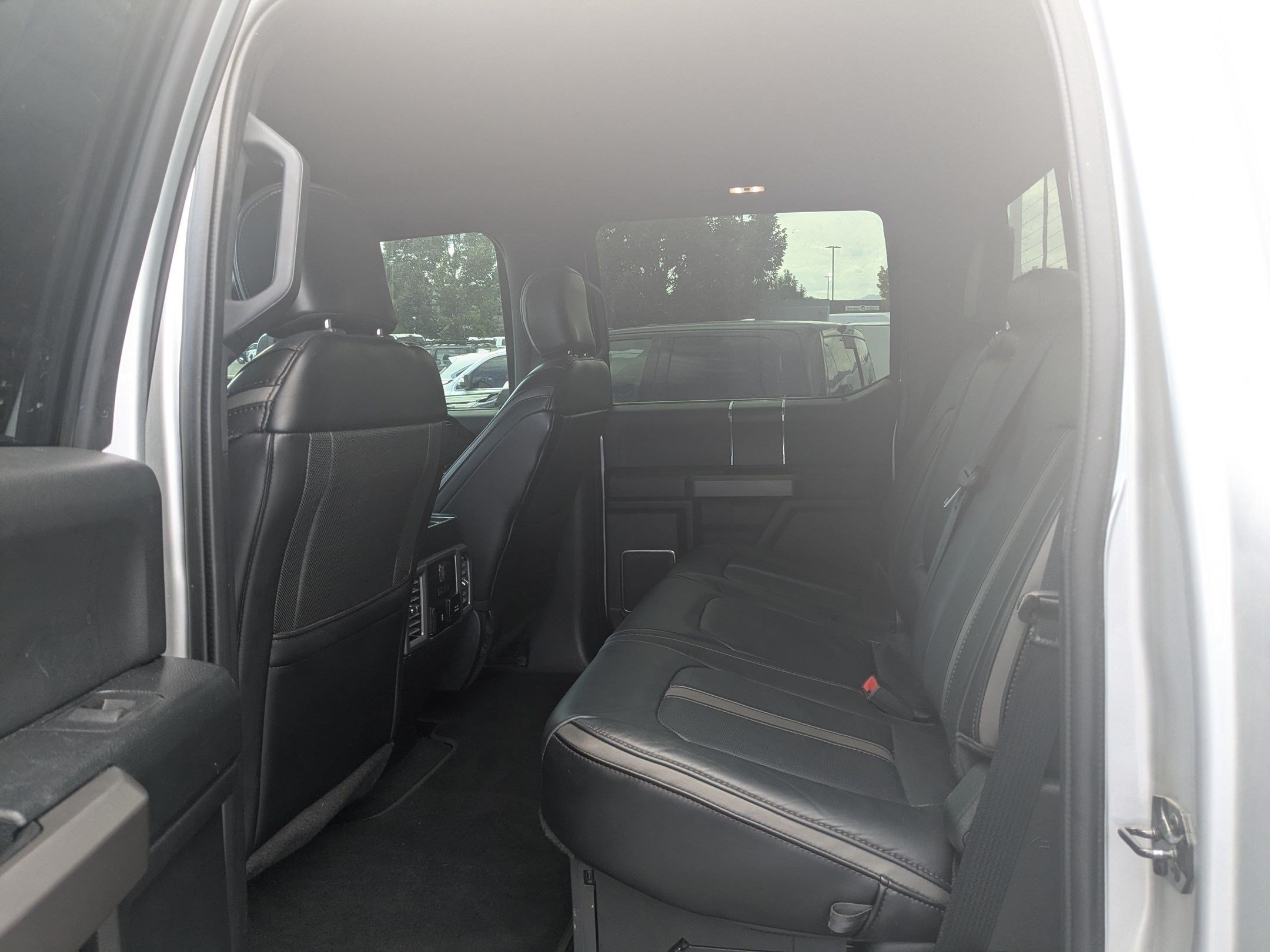 Certified 2019 Ford F350 Platinum w/ Platinum Ultimate Package AWD/4WD image 30