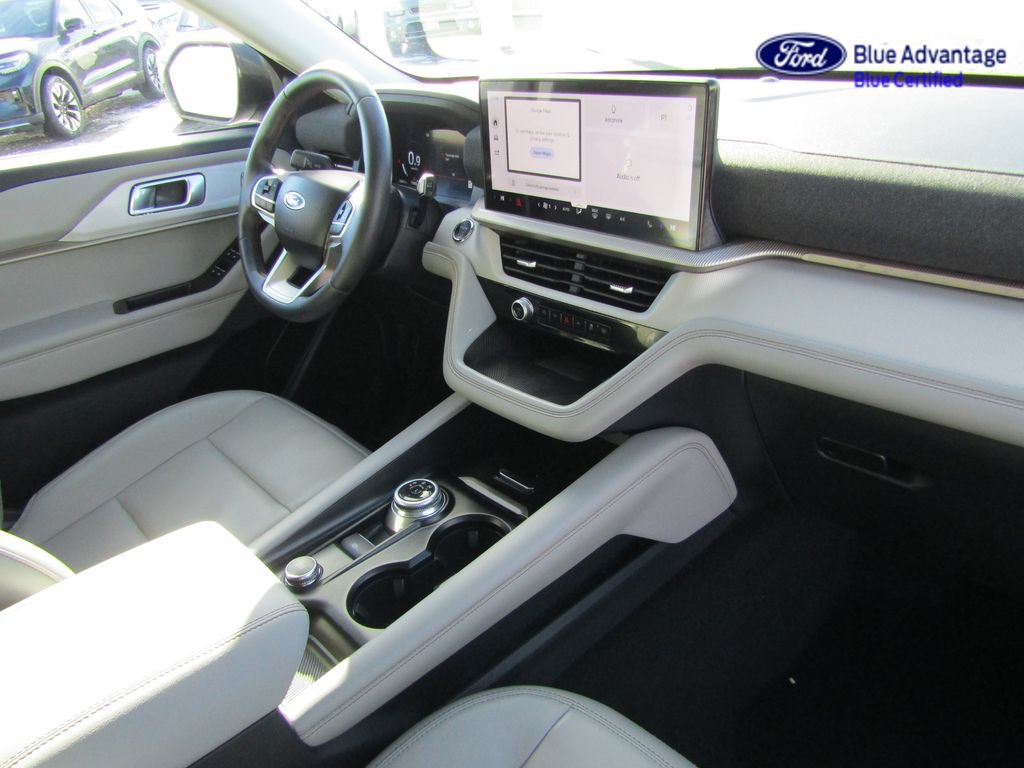 Certified 2025 Ford Explorer Active w/ Active Comfort Package AWD/4WD image 17