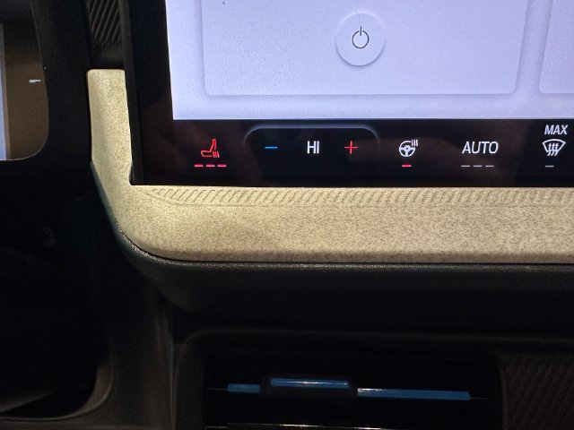 Certified 2025 Ford Maverick XLT w/ XLT Luxury Package AWD/4WD image 11