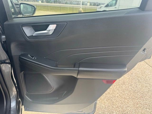 Certified 2024 Ford Escape Platinum w/ Class II Trailer Tow Package image 32