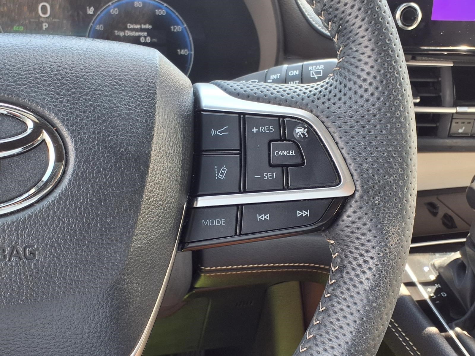 Used 2025 Toyota Sienna Limited AWD/4WD image 23