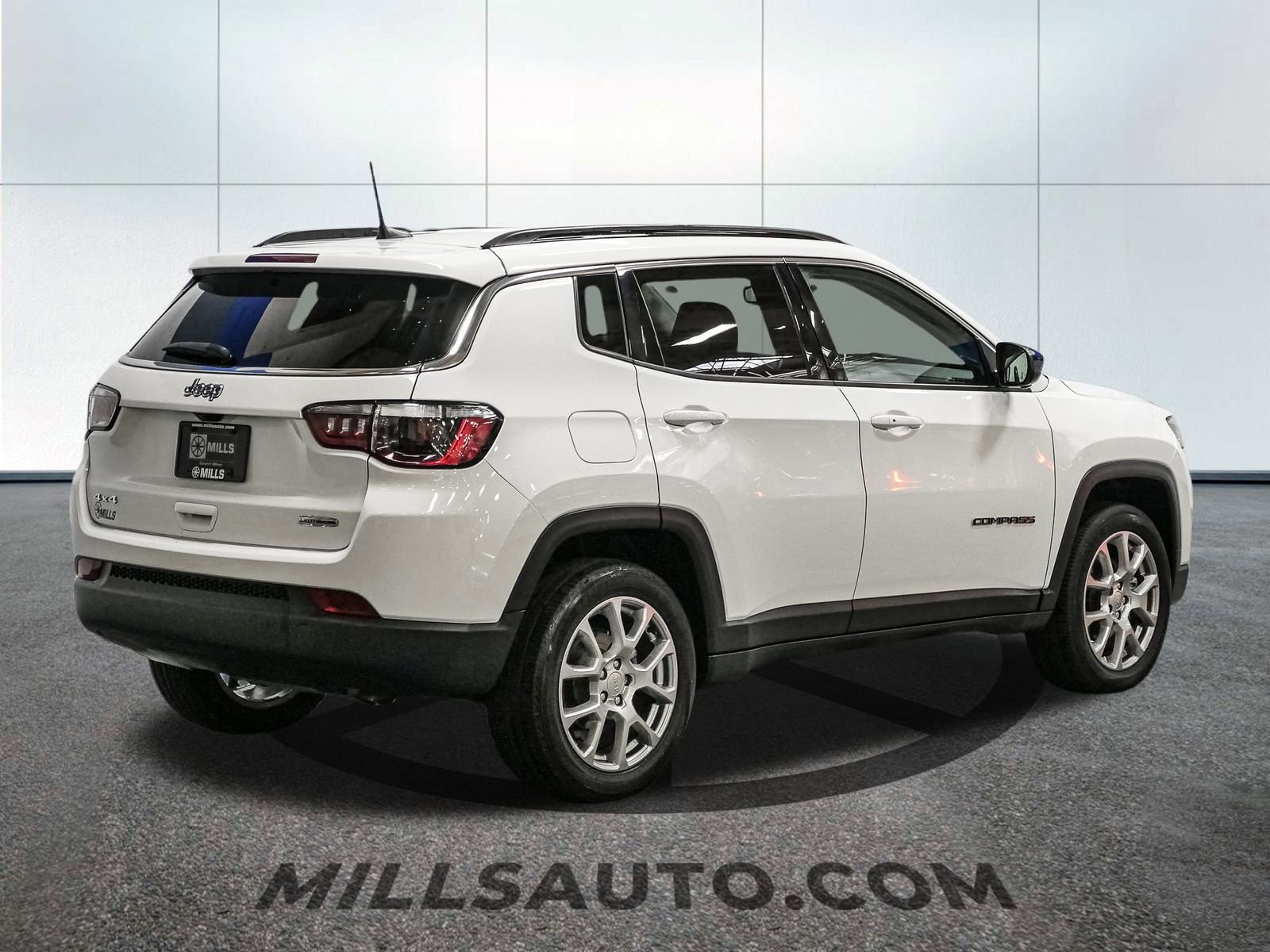 Used 2022 Jeep Compass Latitude image 6