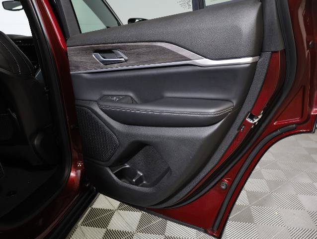Used 2024 Jeep Grand Cherokee Limited AWD/4WD image 32