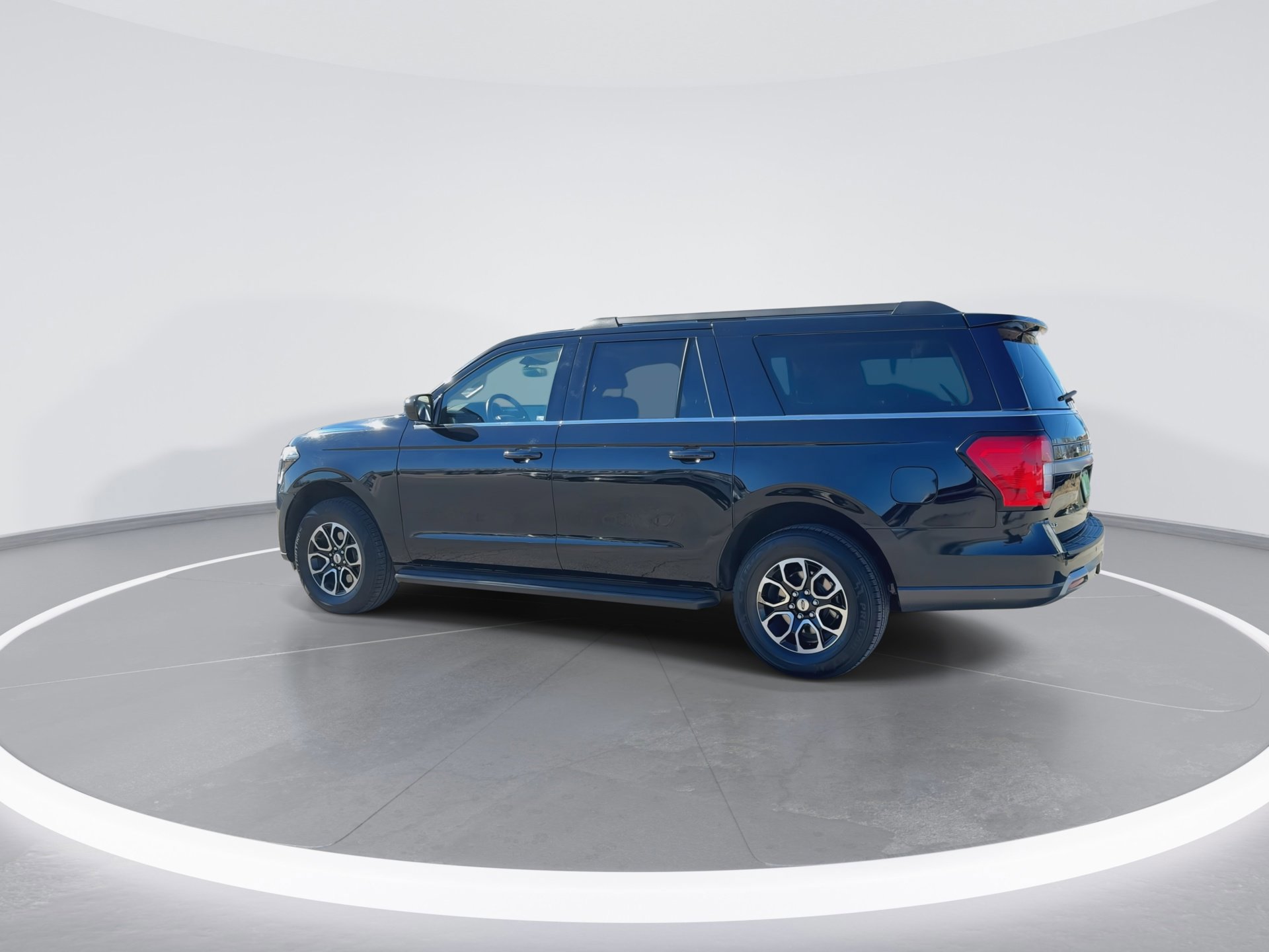 Certified 2024 Ford Expedition Max XLT image 5