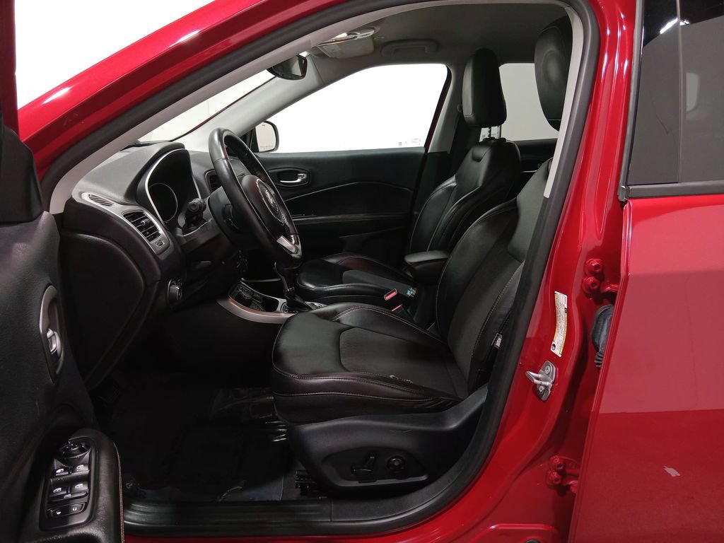 Used 2018 Jeep Compass Latitude w/ Popular Equipment Group AWD/4WD image 16