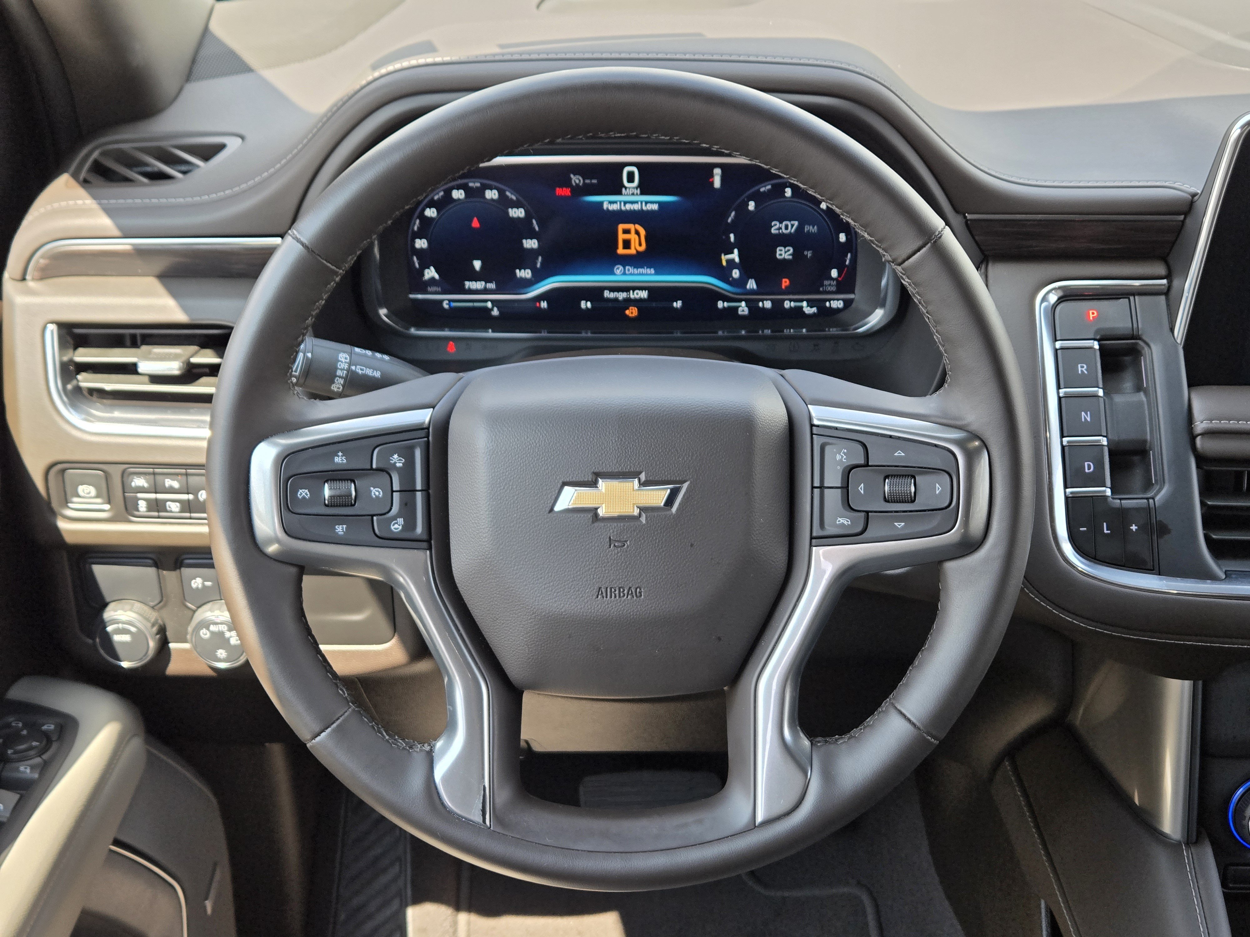 Used 2024 Chevrolet Suburban LT w/ Luxury Package RWD image 23