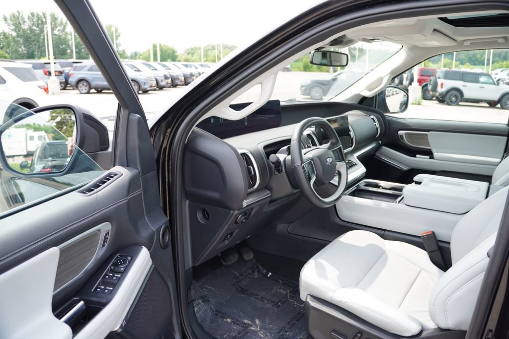 Certified 2025 Ford Expedition Platinum AWD/4WD image 15