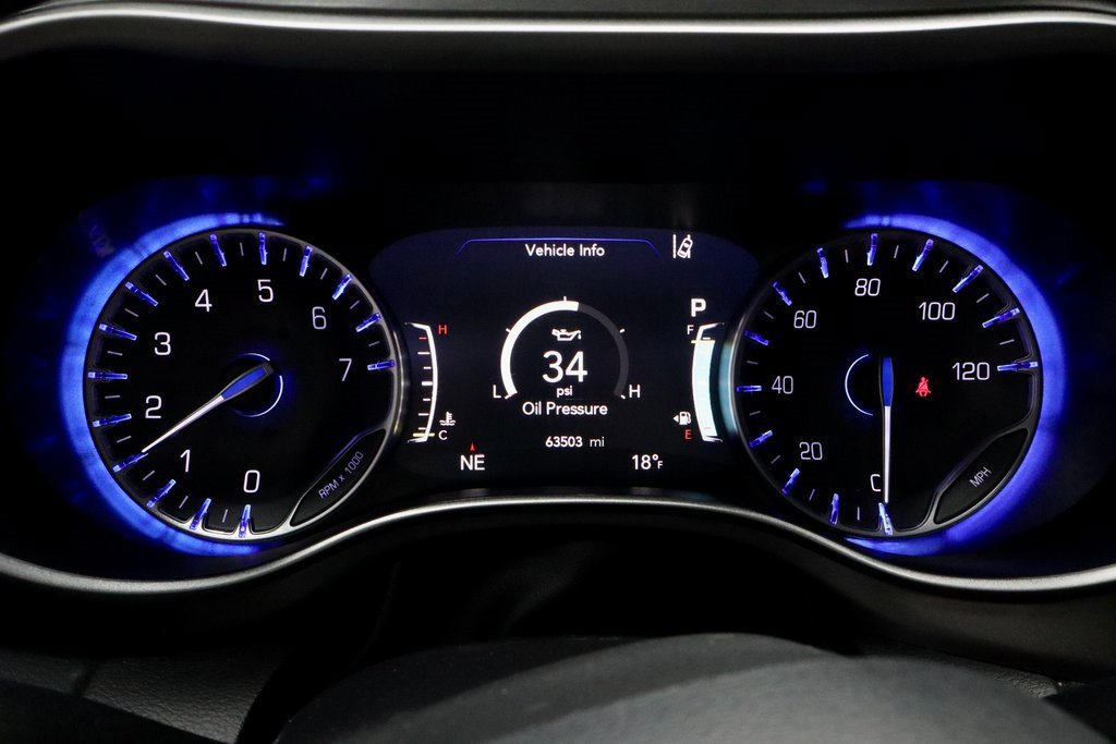 Used 2023 Chrysler Pacifica Touring-L image 29