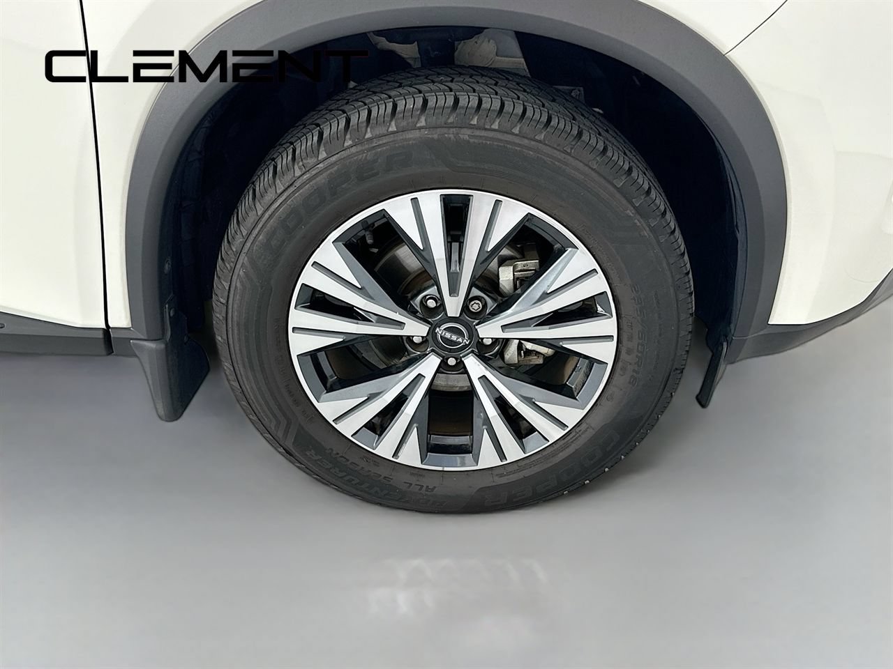 Used 2023 Nissan Rogue SV FWD image 34