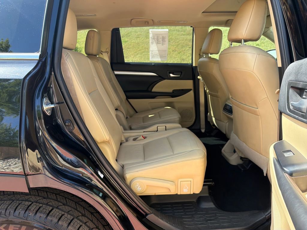 Used 2019 Toyota Highlander XLE AWD/4WD image 30