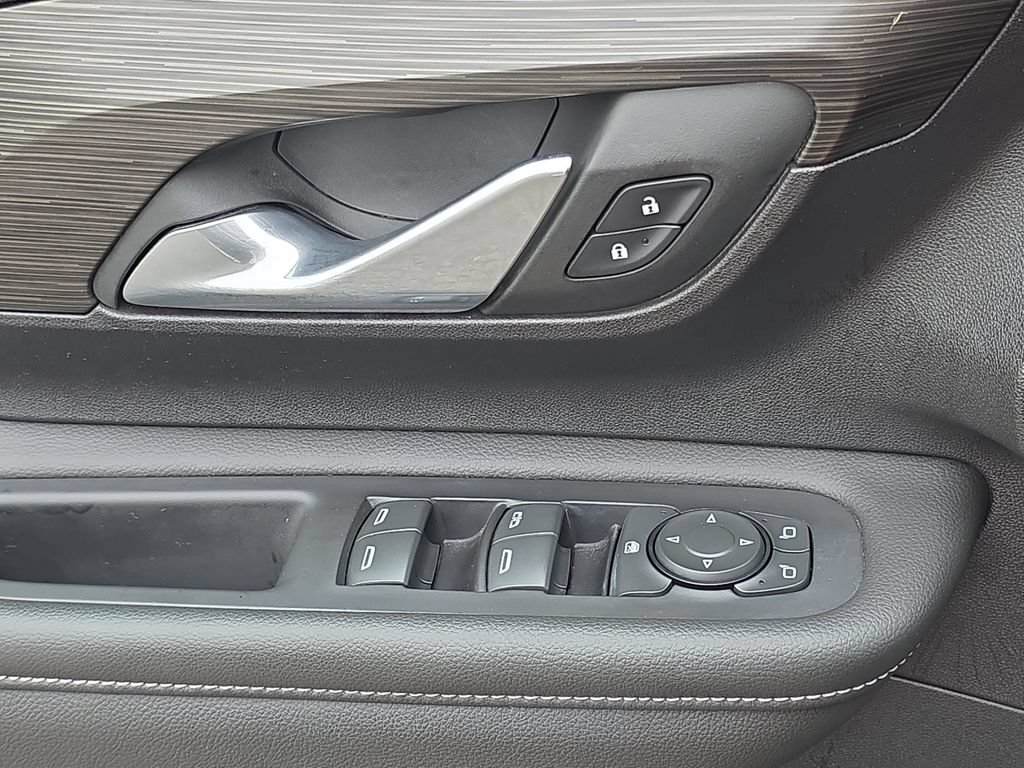 Used 2024 GMC Terrain SLE w/ Driver Convenience Package FWD image 25
