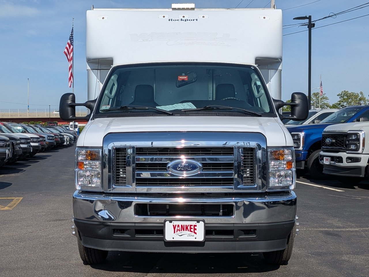 Certified 2022 Ford E-450 and Econoline 450 Super Duty w/ Power Windows & Locks Group RWD image 10
