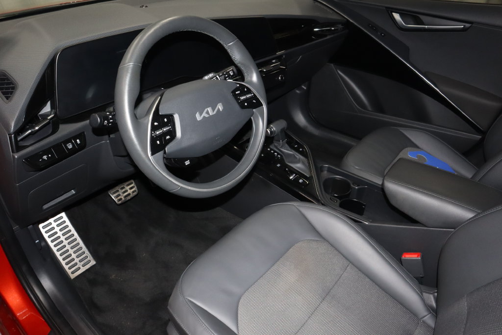 Used 2023 Kia Niro EX Touring FWD image 19