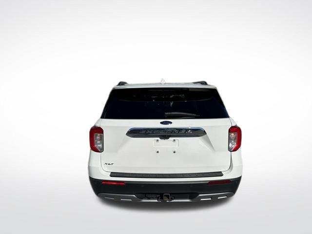 Certified 2022 Ford Explorer XLT w/ Equipment Group 202A image 5