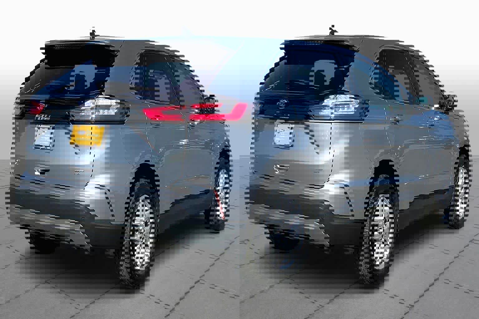 Certified 2024 Ford Edge SEL image 3