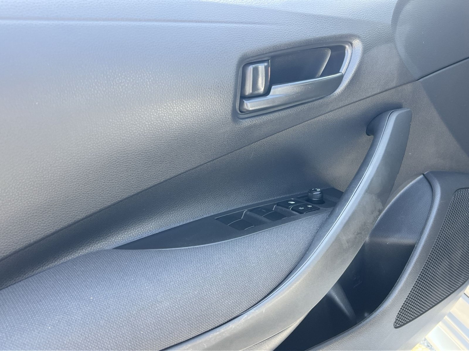 Used 2022 Toyota Corolla LE FWD image 15