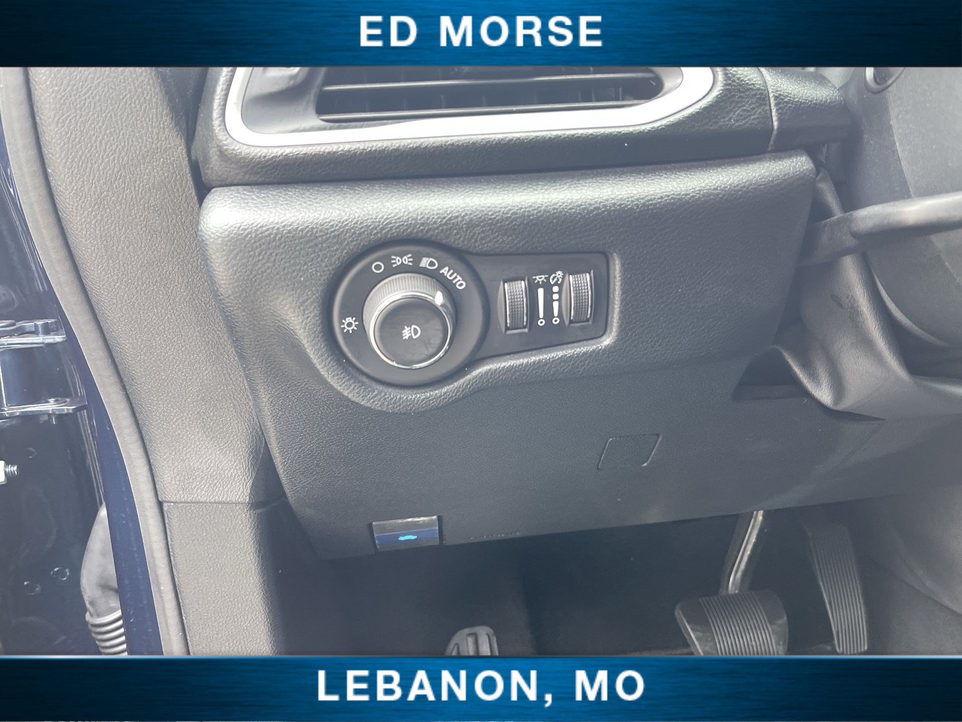 Used 2025 Chrysler Pacifica Select FWD image 17