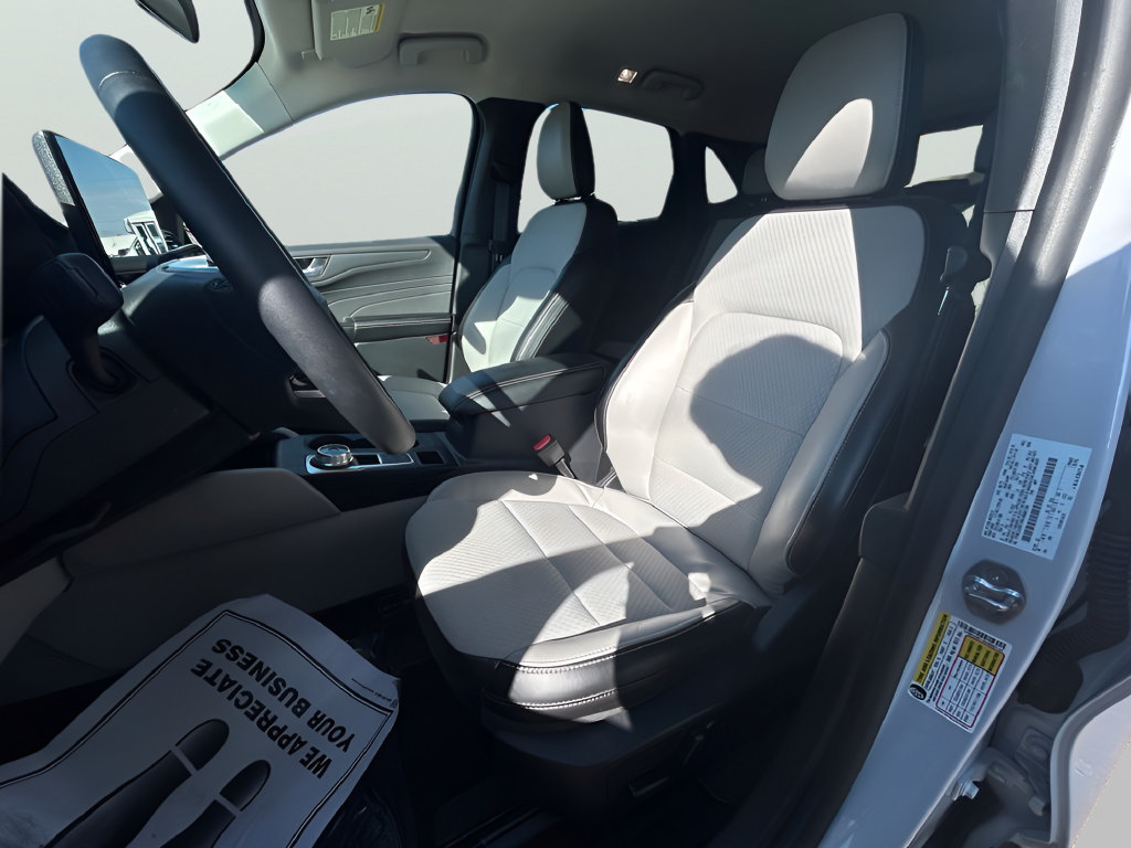 Certified 2025 Ford Escape SE FWD image 11