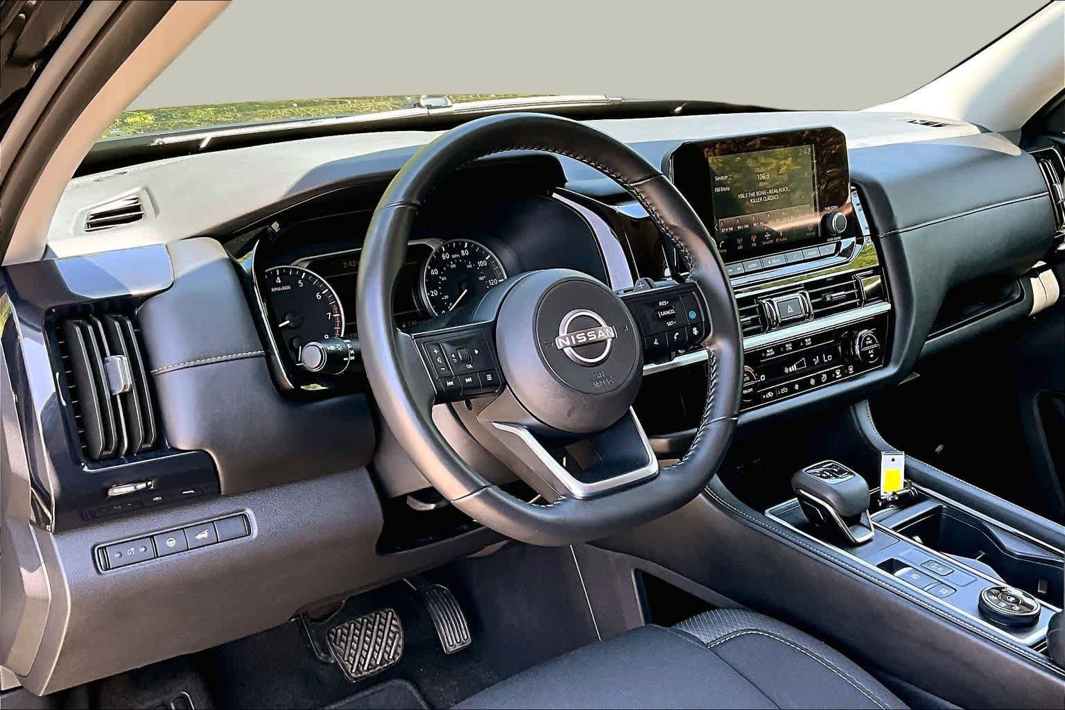Used 2025 Nissan Pathfinder SV AWD/4WD image 18