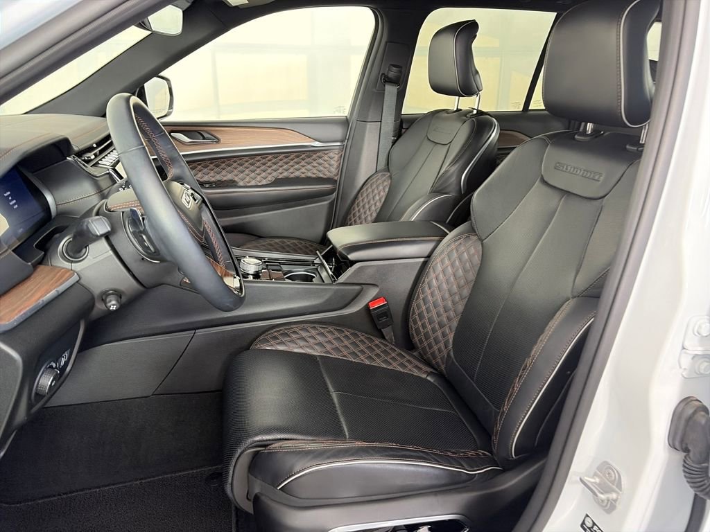 Used 2024 Jeep Grand Cherokee Summit image 11