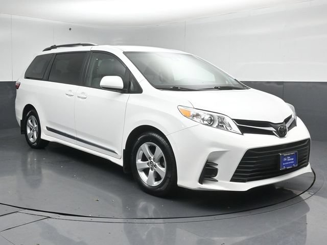 Used 2018 Toyota Sienna LE FWD image 1