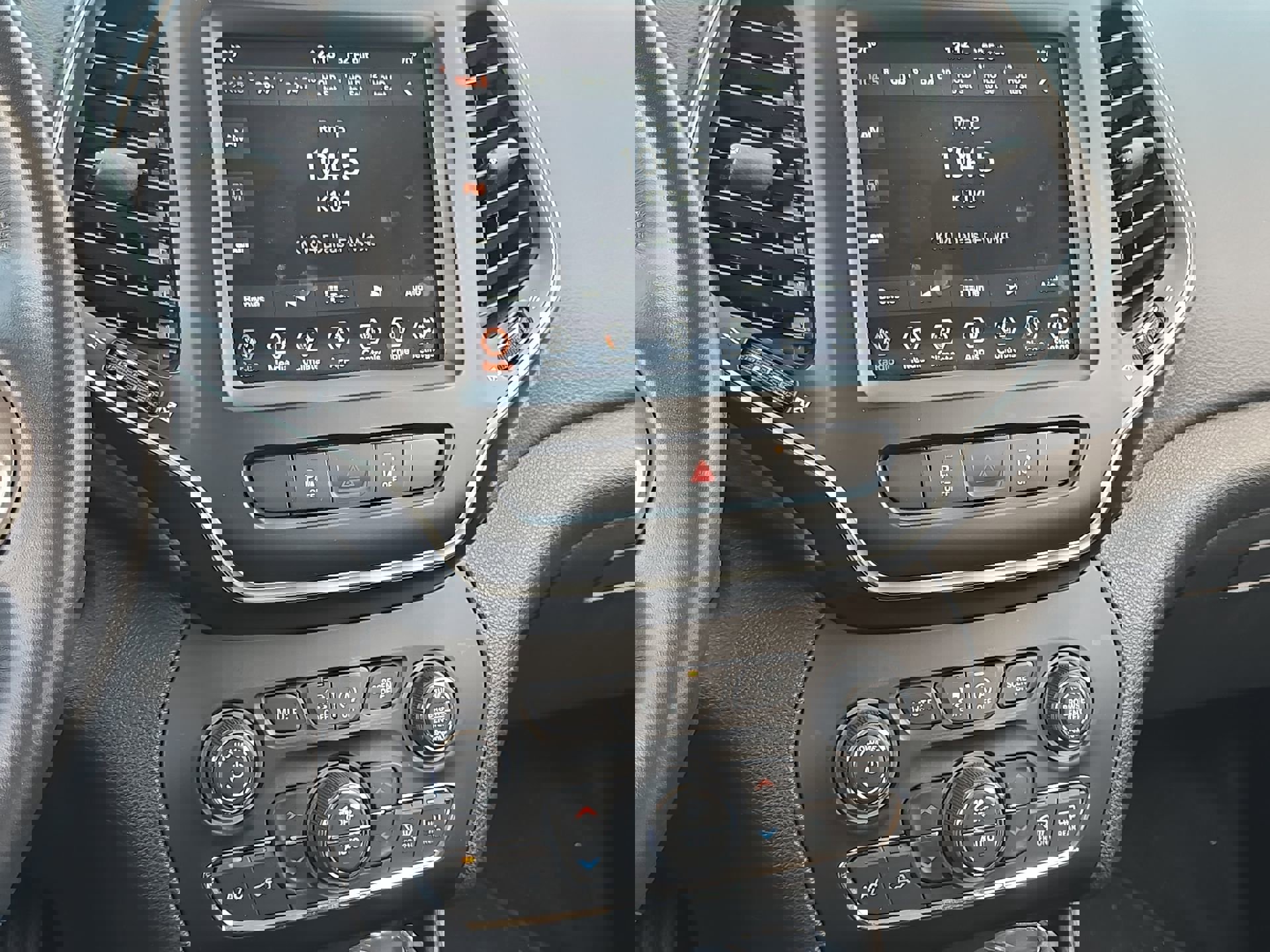 Used 2021 Jeep Cherokee Latitude Lux w/ Comfort/Convenience Group image 17