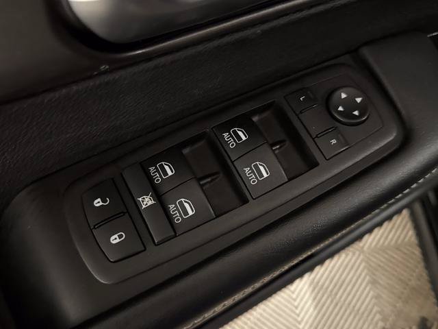 Used 2025 Chrysler Pacifica Select FWD image 16
