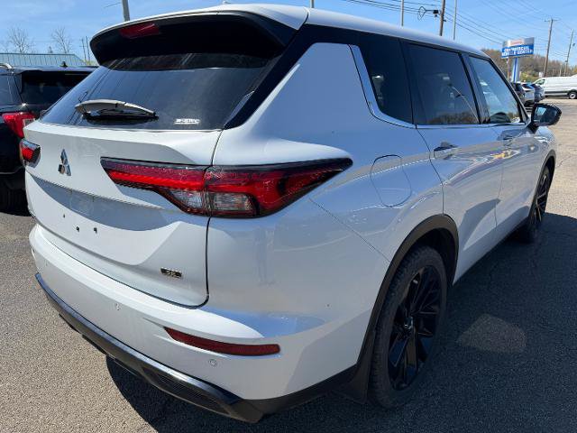 Used 2023 Mitsubishi Outlander SE AWD/4WD image 2
