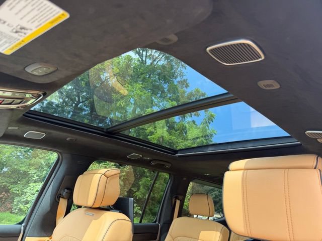 Used 2025 Jeep Grand Wagoneer Series III w/ Rear Seat Video Group 1 AWD/4WD image 13
