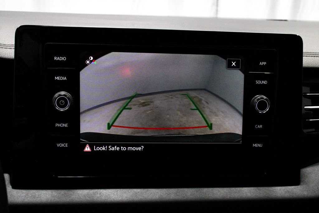 Used 2025 Volkswagen Jetta SE FWD image 2