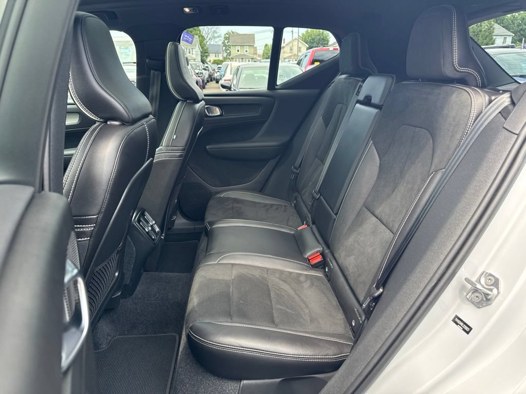 Used 2020 Volvo XC40 T5 R-Design w/ Protection Package AWD/4WD image 12