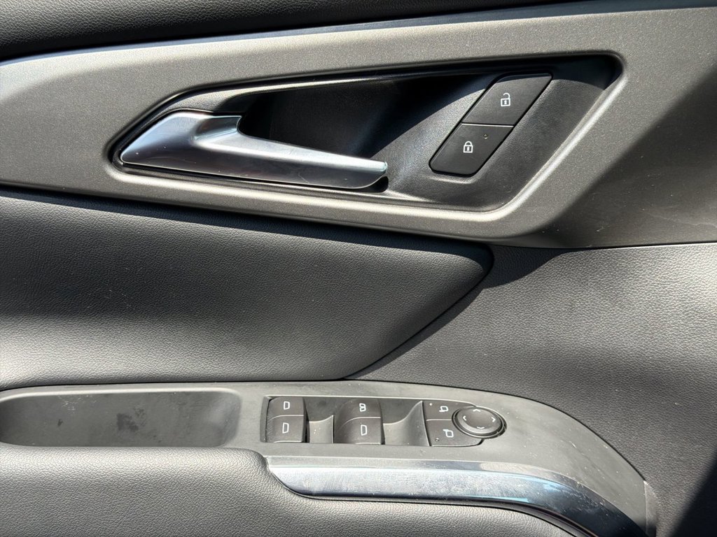 Used 2026 Chevrolet Traverse LT FWD image 22