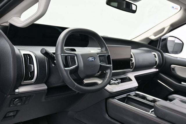 Certified 2025 Ford Expedition Active AWD/4WD image 17