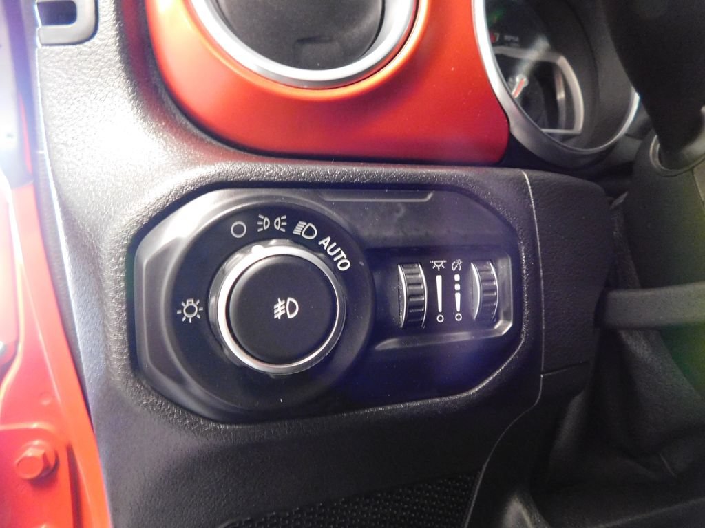 Used 2020 Jeep Wrangler Unlimited Rubicon w/ Dual Top Group AWD/4WD image 17