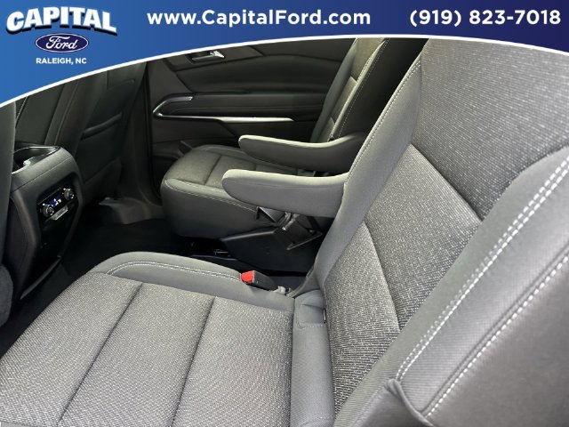 Used 2026 Chevrolet Traverse LT FWD image 18