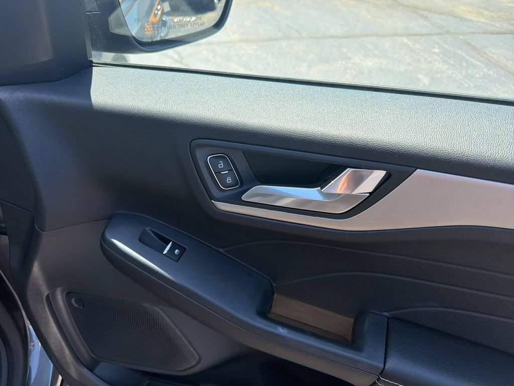 Certified 2021 Ford Escape SE FWD image 38