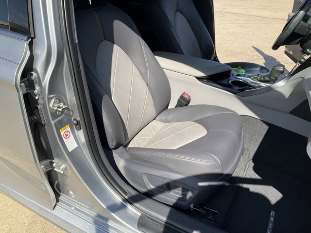 Used 2019 Toyota Camry XLE FWD image 18
