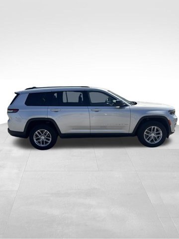 Used 2023 Jeep Grand Cherokee L Laredo RWD image 1