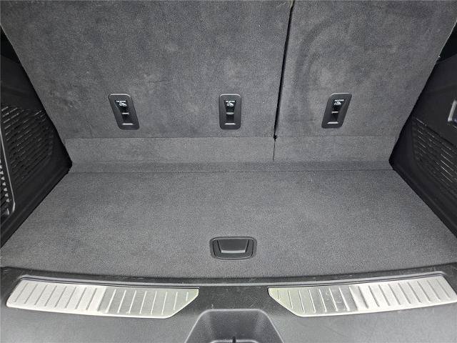 Used 2023 Chevrolet Tahoe Z71 w/ Luxury Package AWD/4WD image 38