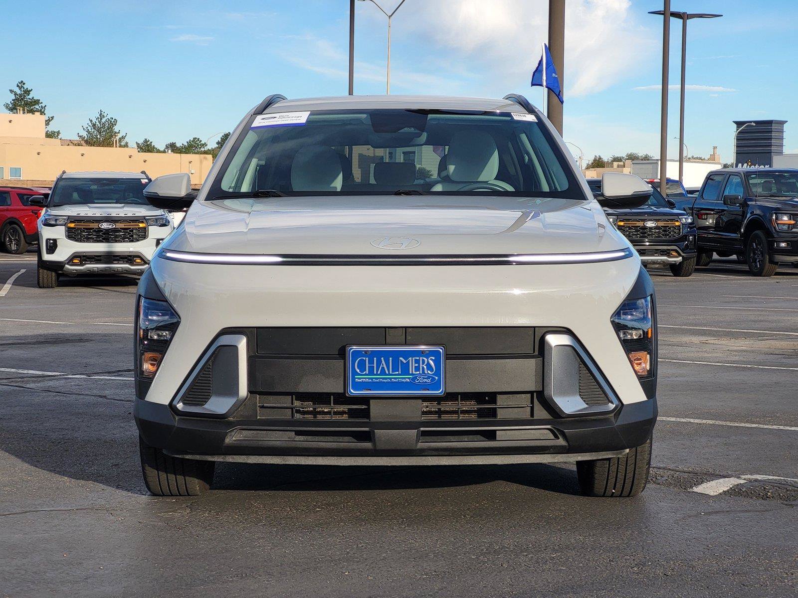 Used 2025 Hyundai Kona SEL FWD image 3