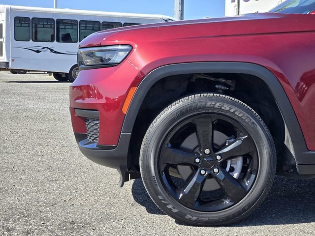 Used 2023 Jeep Grand Cherokee L Laredo RWD image 9