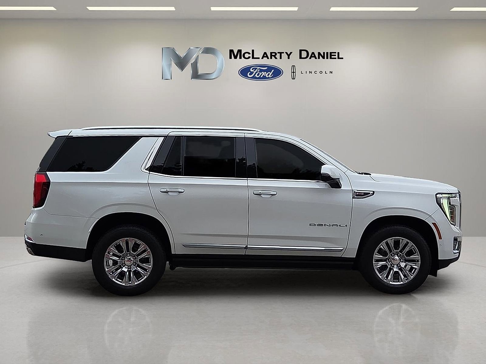 Used 2025 GMC Yukon Denali w/ Sun & Power Step Package AWD/4WD image 6