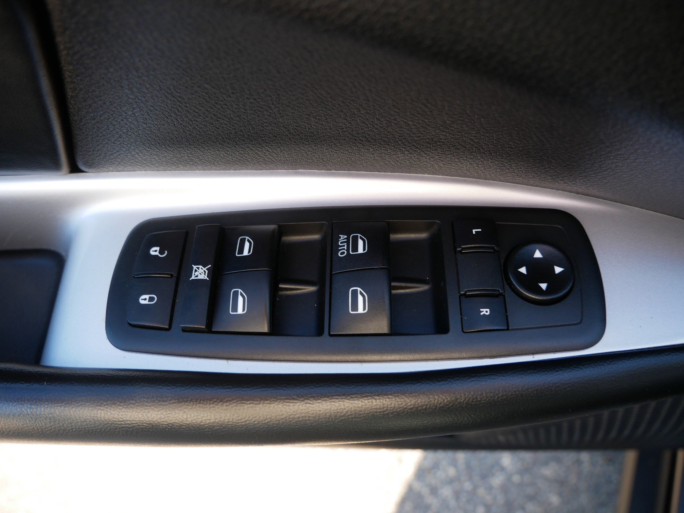 Used 2020 Dodge Journey SE w/ Blacktop Package FWD image 20