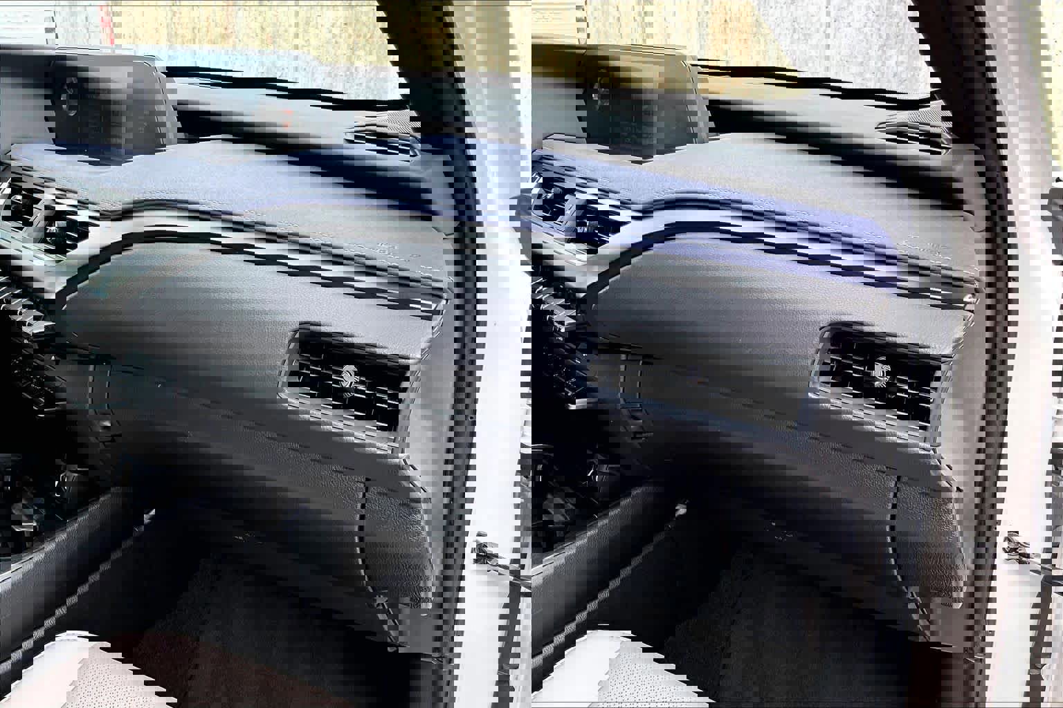 Used 2020 Lexus UX 250h w/ Premium Package image 18