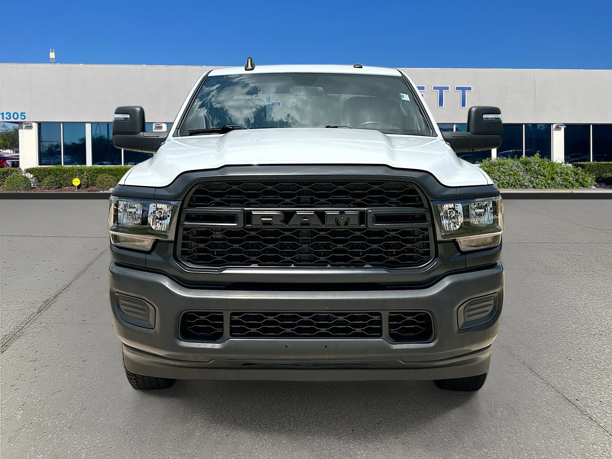 Used 2024 RAM 2500 Tradesman AWD/4WD image 2