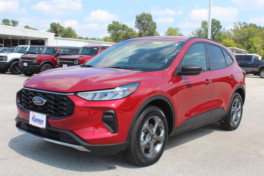Certified 2025 Ford Escape ST-Line AWD/4WD image 2