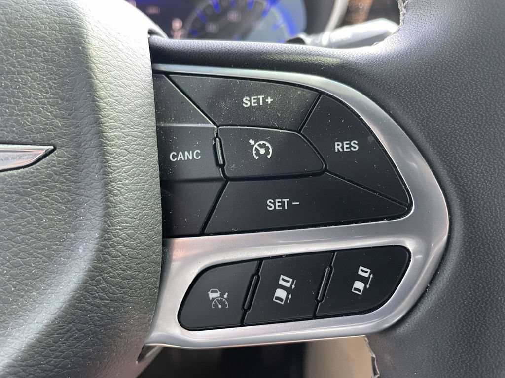 Used 2022 Chrysler Pacifica Limited FWD image 26